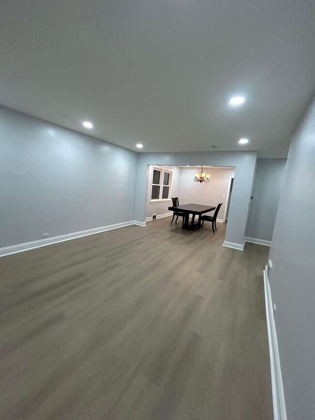 Foto del edificio - 5647 N Spaulding Ave