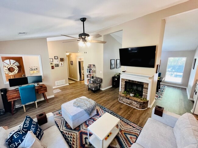 Building Photo - 428 Floyd Cir