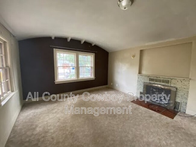 Building Photo - 706 S 16th St