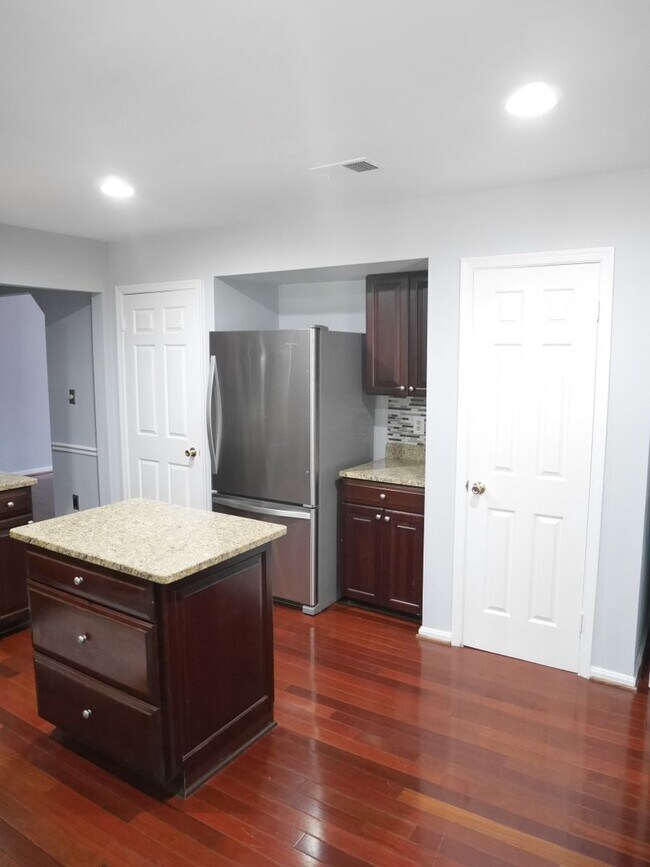 Foto del edificio - Recently Renovated & Move-In Ready- Bowie, MD