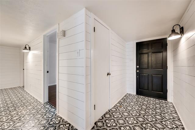 Building Photo - 2504 Crestmoor Ct