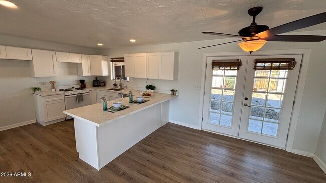 Foto del edificio - 1000 W Elna Rae St