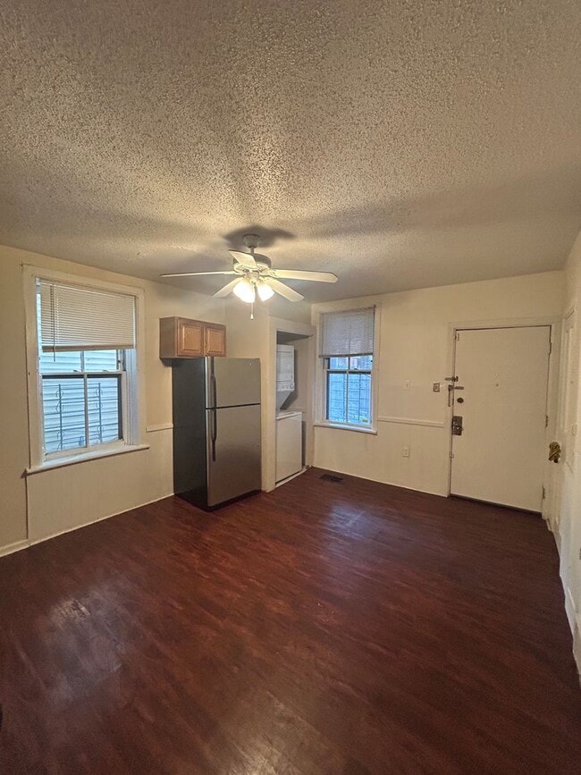 Building Photo - 2718 N Wilton Ave