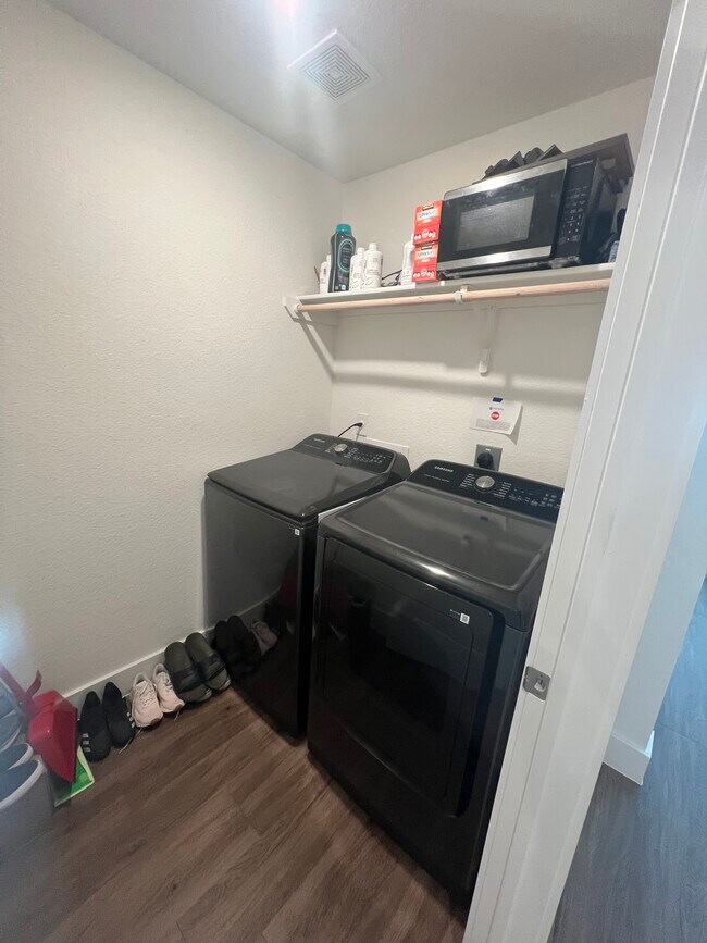 Foto del edificio - 258 Fawn Ridge Dr