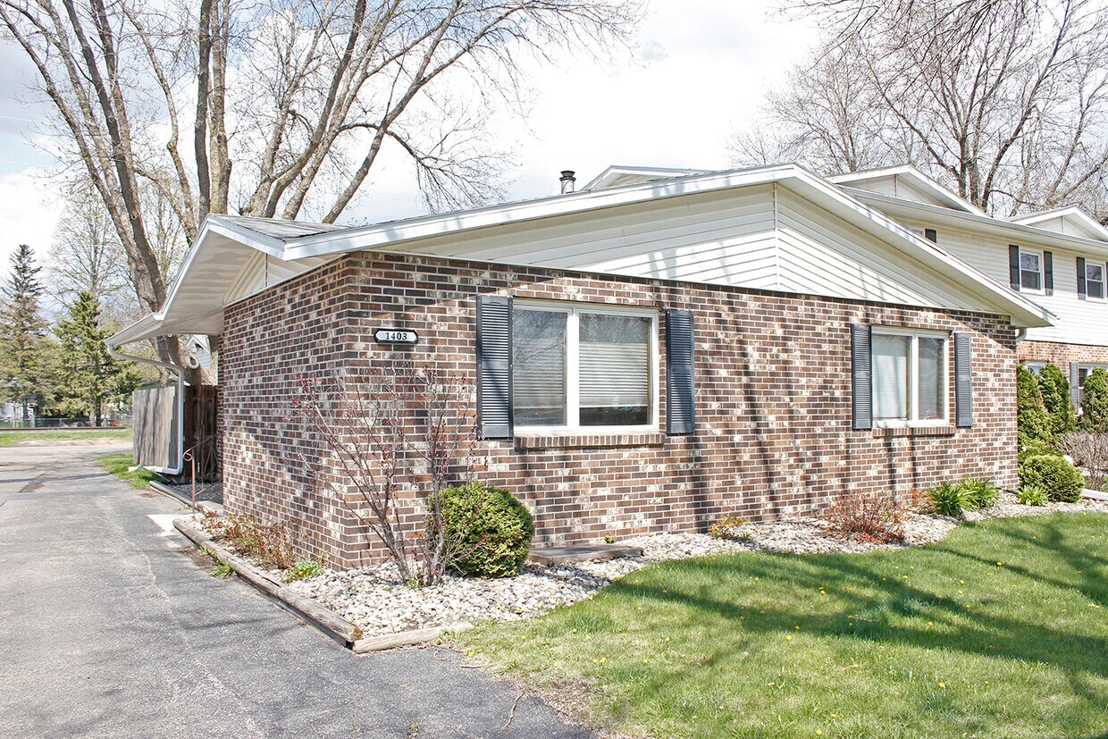 1403 Orchard Dr, Brookings, SD 57006 Townhome Rentals in Brookings SD