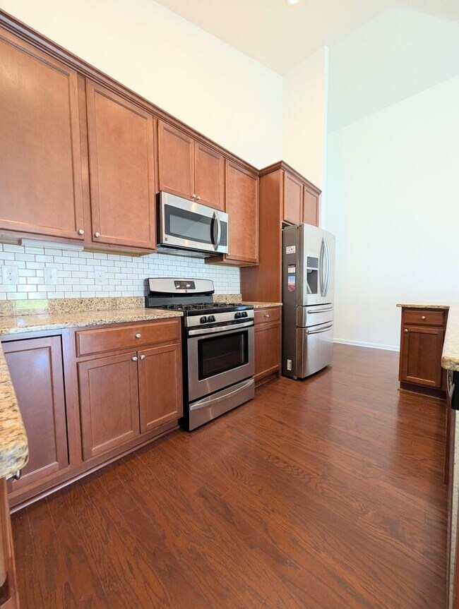 Foto del edificio - 504 Cedar Lakes Dr
