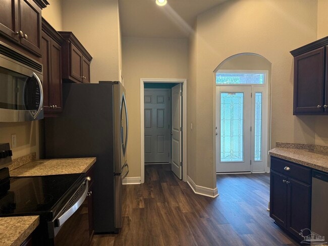 Building Photo - 4180 Hazelhurst Dr
