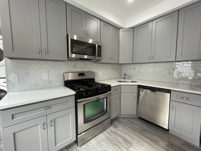 Building Photo - 16 Long Ave