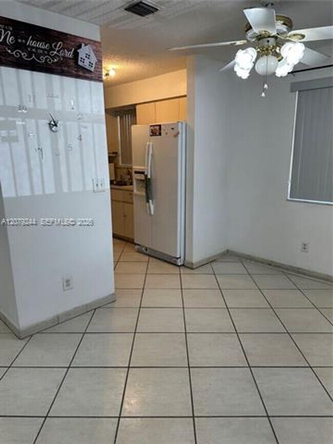 Foto del edificio - 6104 Pierce St