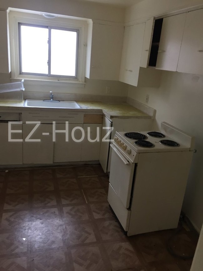 Foto del edificio - Lower newly renovated apartment