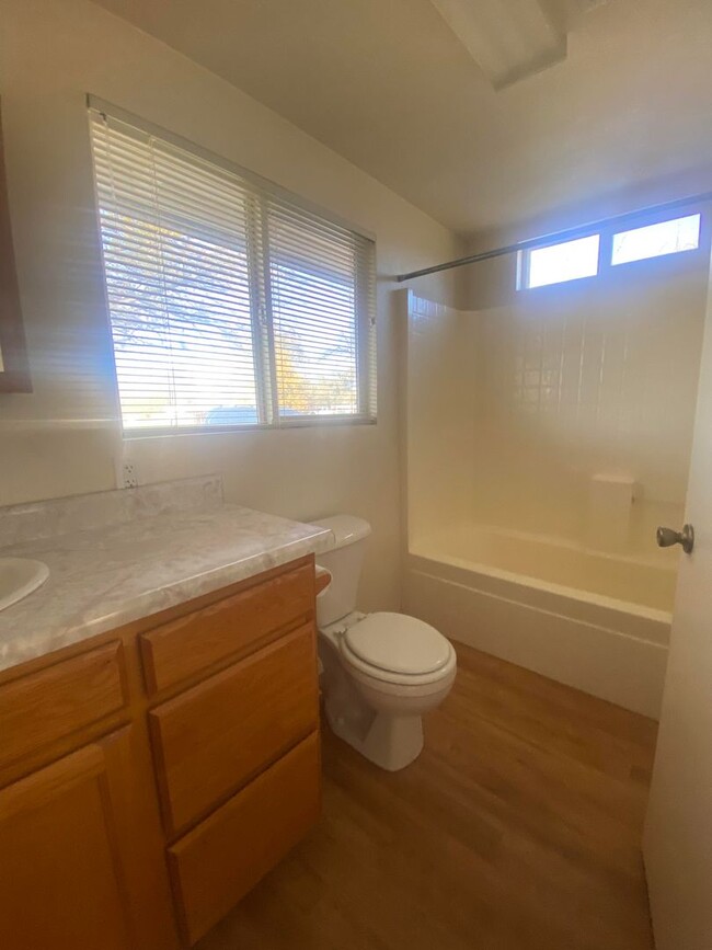 Building Photo - 3 Bed 2 Bath Home in the Country (Proberta...