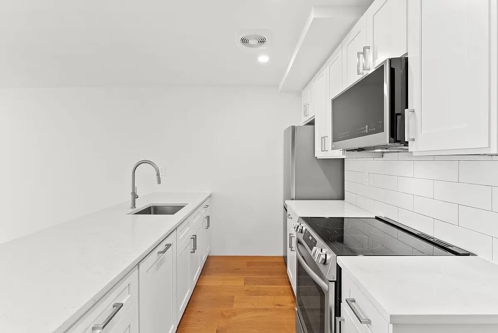 Primary Photo - 105 Carroll St