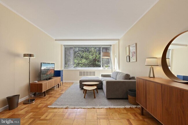 Foto del edificio - 4200 Cathedral Ave NW