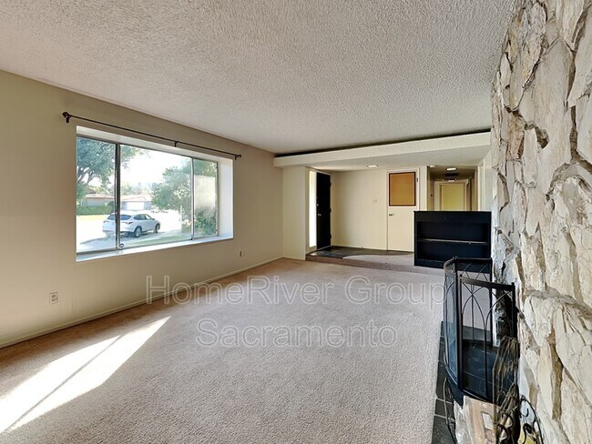 Foto del edificio - 6598 Willowbrae Way