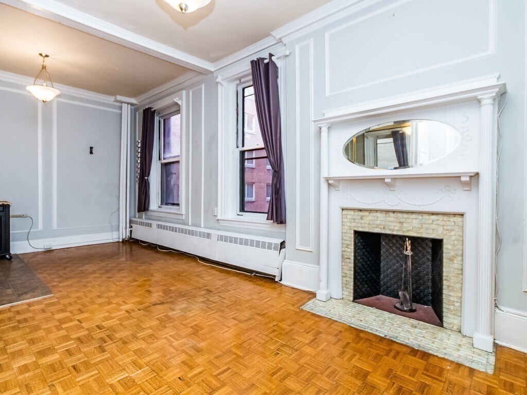 Primary Photo - 21 Beacon St