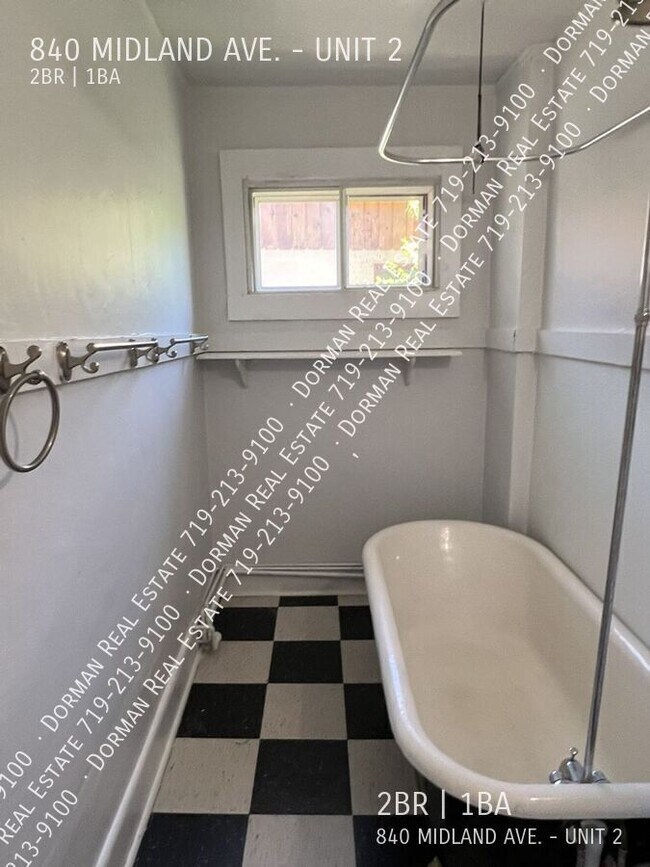 Foto del edificio - 840 Midland Ave