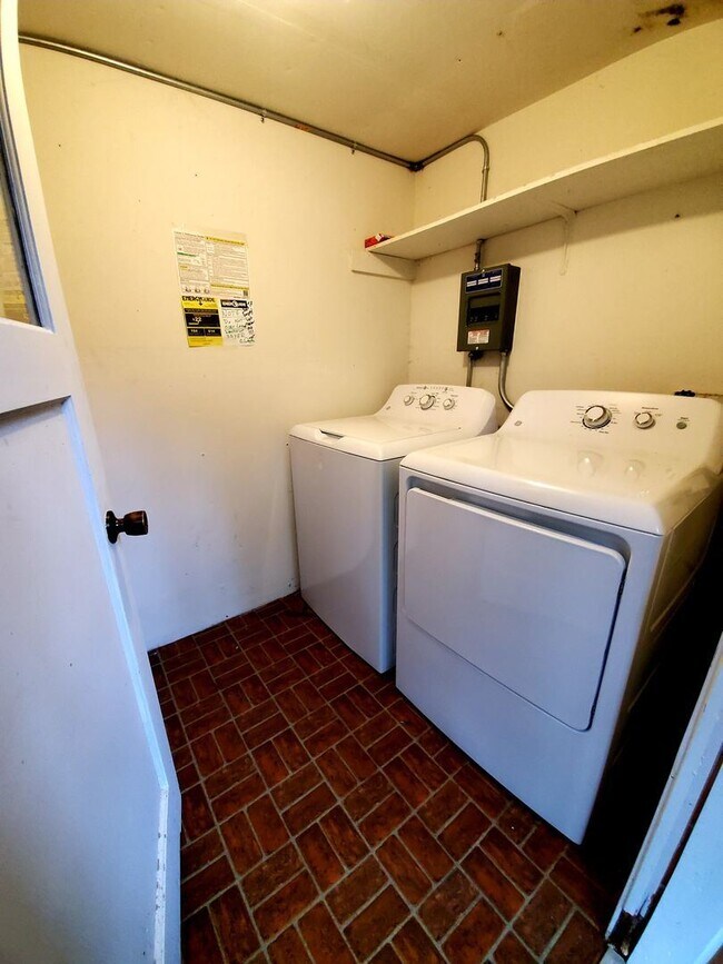 Building Photo - 10173 Manley Rd NW