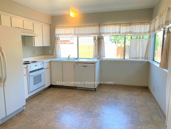 Building Photo - 1288 Donohue Dr