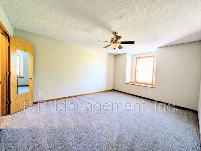 Building Photo - 14254 Estates Ave