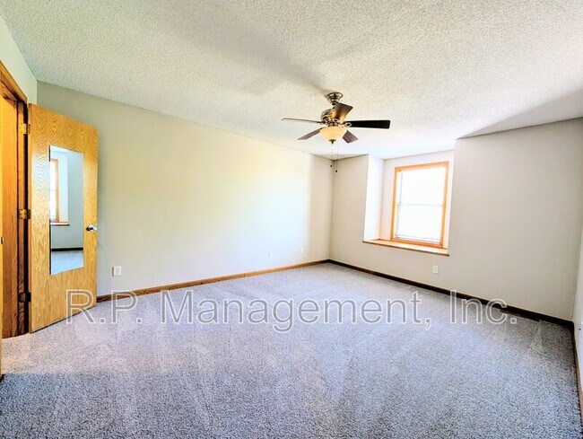 Foto del edificio - 14254 Estates Ave