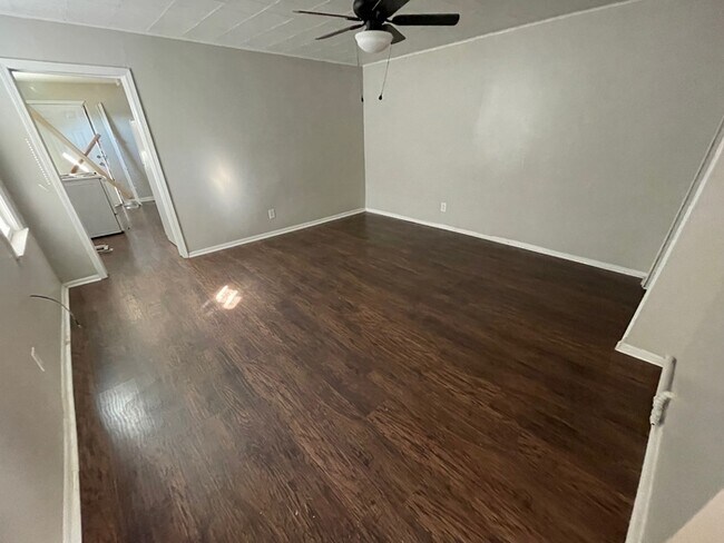 Foto del edificio - 1BD/1BA Shotgun Single Family Home