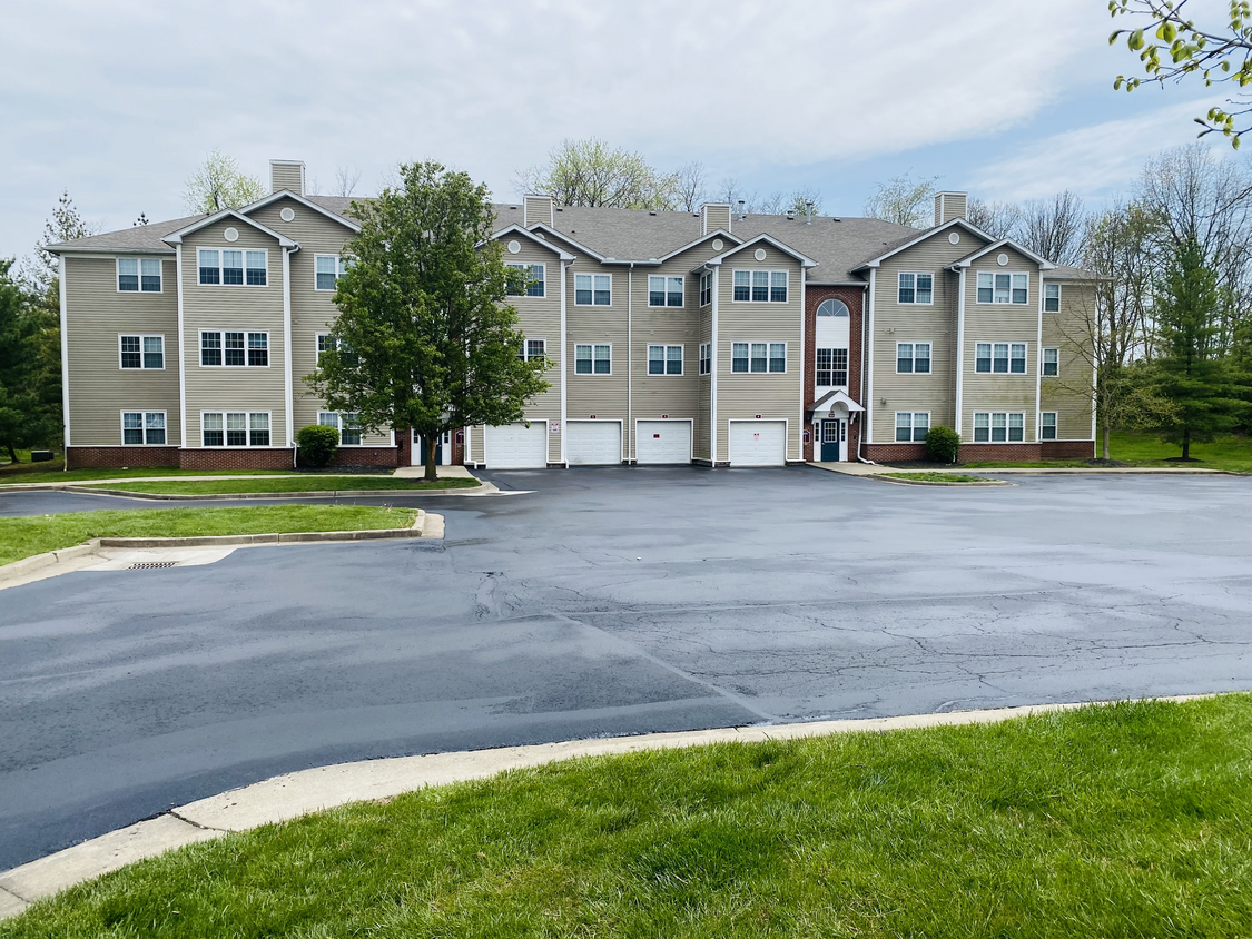 Primary Photo - Burgundy Hills Apartments