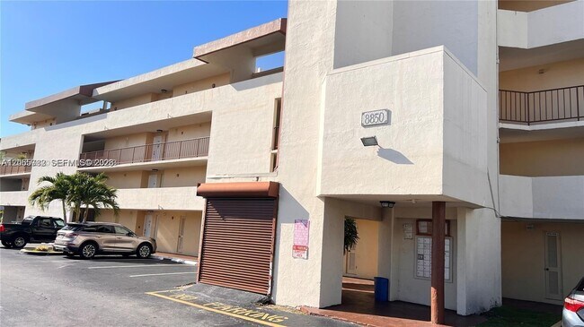 Foto del edificio - 8850 Fontainebleau Blvd