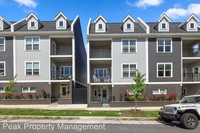 Foto del edificio - 4 br, 3.5 bath House - 3120 N St.