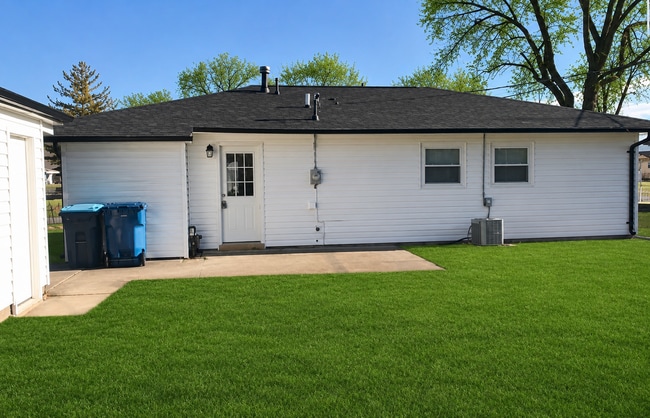 Building Photo - 1201 Reedsdale Rd