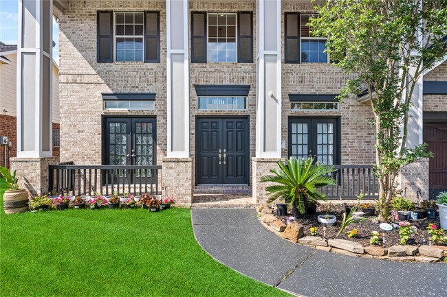 Foto del edificio - 8127 Edenwood Dr