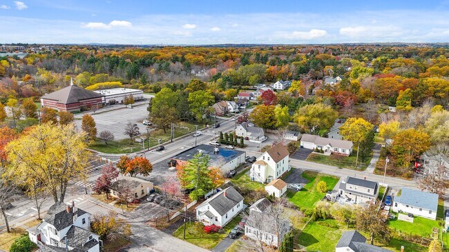 Foto del edificio - 12 Lawrence Ave