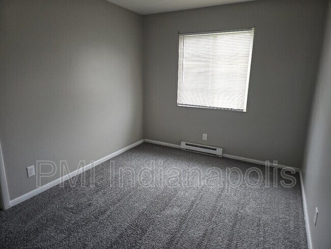 Foto del edificio - 6260 E 11th St
