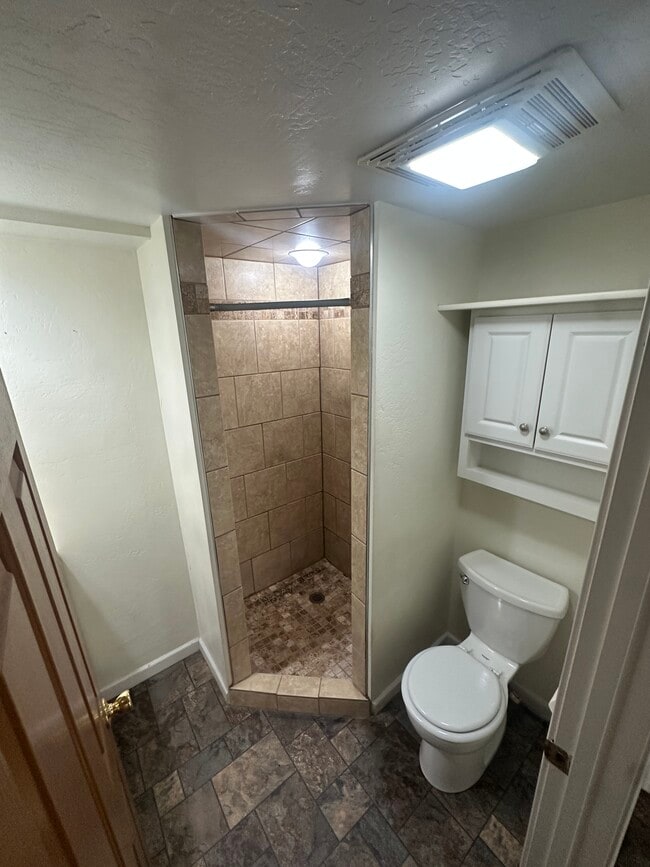 Building Photo - 1131 Miles Ave