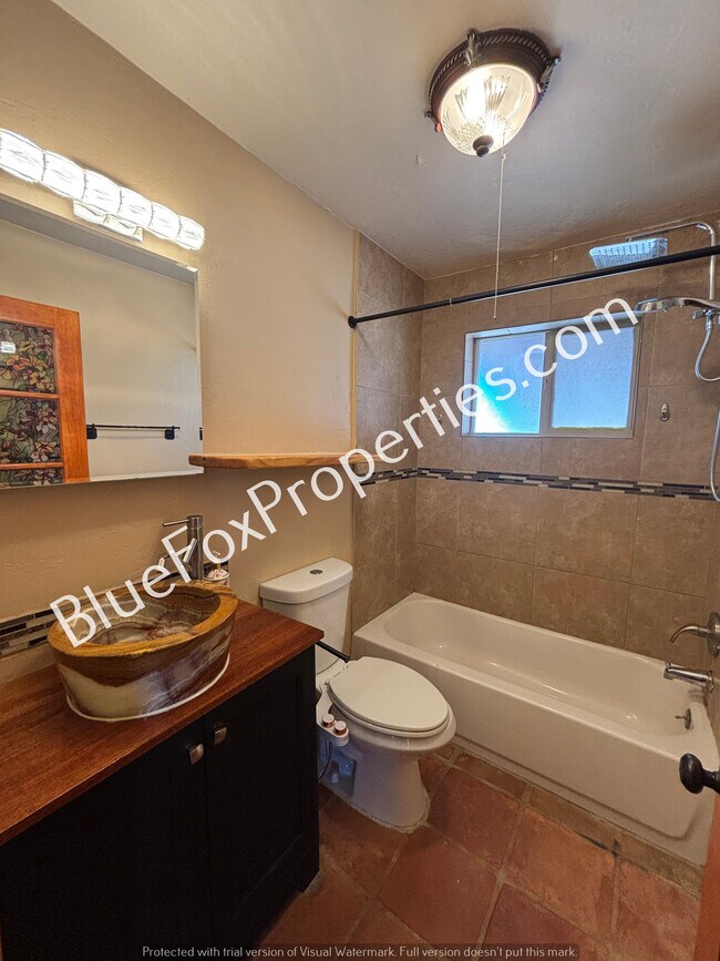 Foto del edificio - 4155 E 2nd St