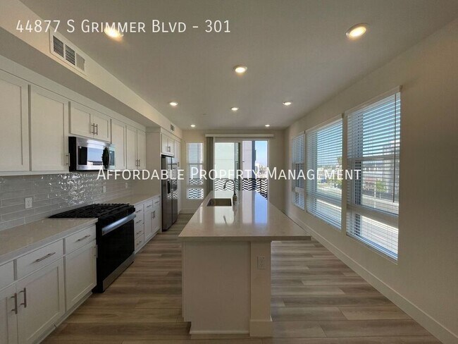 Foto del edificio - 44877 S Grimmer Blvd