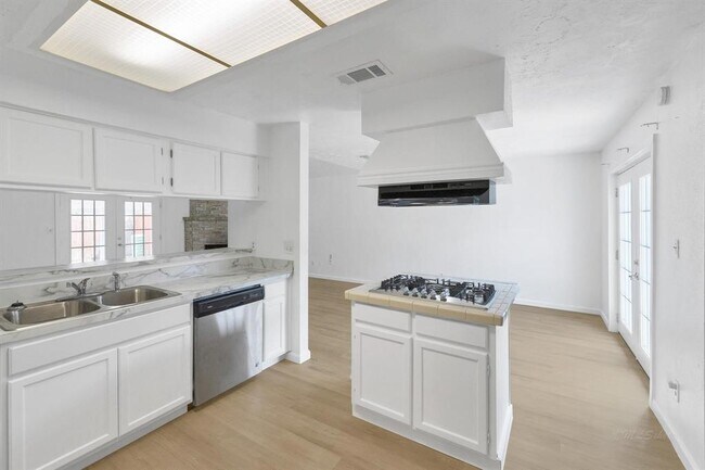 Foto del edificio - 11019 Willwood Dr
