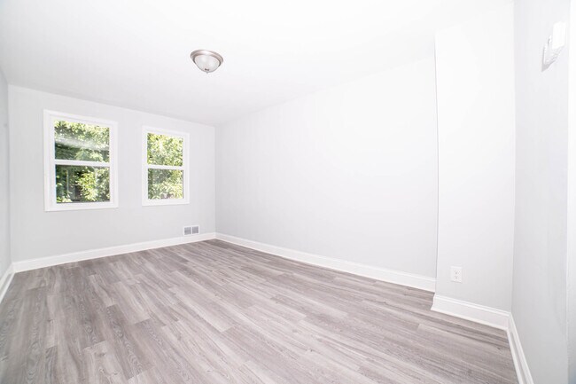 Foto del edificio - 7475 School Ave