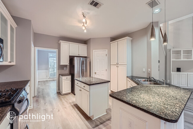 Building Photo - 835 Heathland Ct, Roswell, GA, 30075