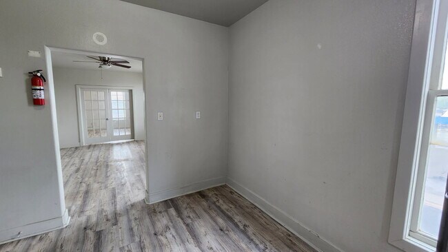 Foto del edificio - 105 S Harriet Ave