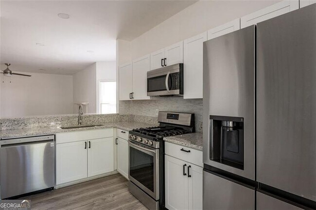 Foto del edificio - 348 Lakeridge Ct