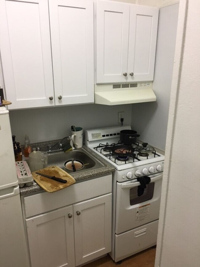 Foto del edificio - Very convenient location 1-bed Comm Ave.