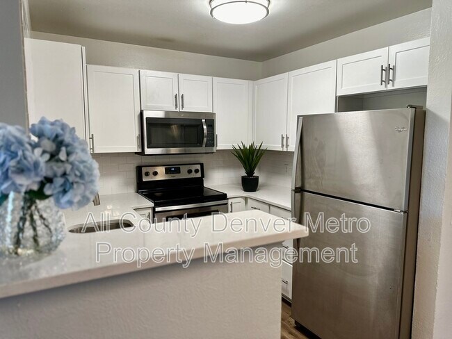 Foto del edificio - 7881 Allison Way
