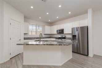 Building Photo - 8045 Skye Foxx St