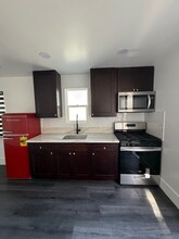 Building Photo - 823 E Cypress St