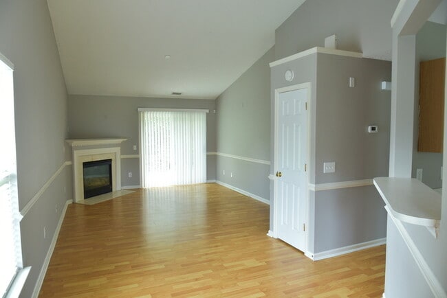 Building Photo - Cozy, 3BR/2BA ranch style home with an open floorplan