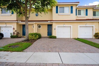 Building Photo - 2789 S Evergreen Cir