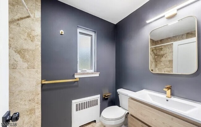 Foto del edificio - 85 Troy Dr