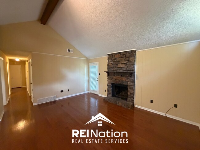 Building Photo - JUST LISTED! 3BR/2BA Memphis Stunner | Vaulted Ceilings & Stone Fireplace | Fenced Yard!