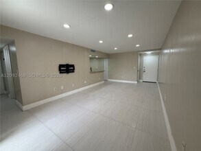 Building Photo - 9405 Fontainebleau Blvd