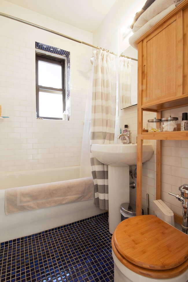 Foto del edificio - 135 W 16th St